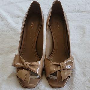 BCBG "Amaya" Heel - size 7.5